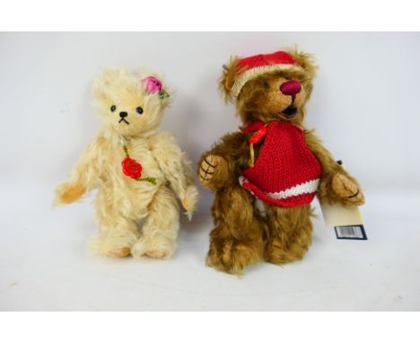 Hermann Bears - Two unboxed Limited Edition Hermann Bears. Lot consists of #118190 blonde bear, 17 cms (numbered 471 of 1000)