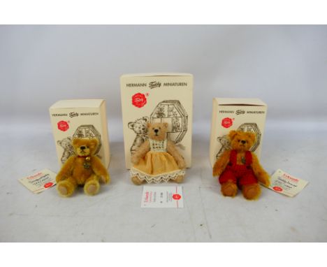 Hermann Bears -- Three boxed miniature bears from Hermann Bears. Lot consists of Teddy Junior 10cms (537 of 1000); Designer B