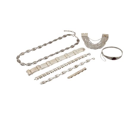   Schmuckkonvolut 7-teilig,  Silber, 148 g, Händlerkonvolut bestehend aus 4 Armbändern, 1 Kette, 1 Krawattenklammer und 1 Arm