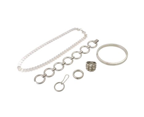   Schmuckkonvolut 6-teilig,  Silber, 136 g, Händlerkonvolut bestehend aus 1 Armband, 1 Armreif, 1 Collier und 3 Ringen, Gebra