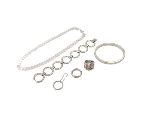   Schmuckkonvolut 6-teilig,  Silber, 136 g, Händlerkonvolut bestehend aus 1 Armband, 1 Armreif, 1 Collier und 3 Ringen, Gebra