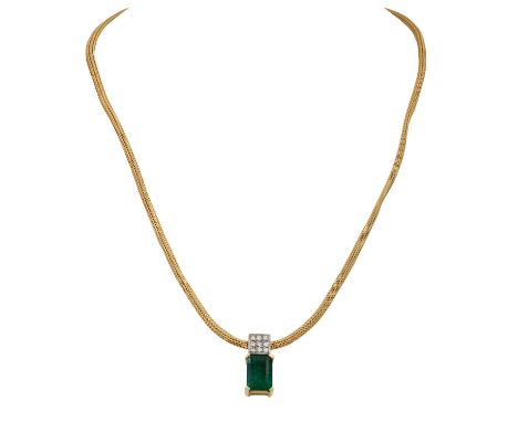   Strickcollier und Anhänger mit Smaragd  von ca. 2,8 ct, kl. Brillanten zus. ca. 0,15 ct, mittlere bis gute Farbe u. Reinhei