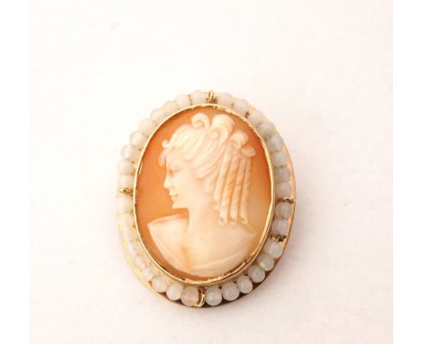 ATTRACTIVE CAMEO BROOCH
the central shell cameo depicting woman in profile in moonstone bead surround, in nine carat gold mou