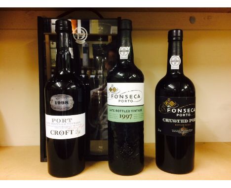FONSECA Crusted Port (bottled 2001)
Oporto, Portugal. 75cl, 20% volume in wooden presentation box
CROFT 1998 Late Bottled Vin