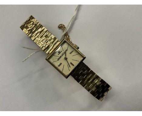 Ladies Jaeger LeCoultre 9ct gold wristwatch with movement numbered 1900315, London 1964.Condition report: Good condition comm