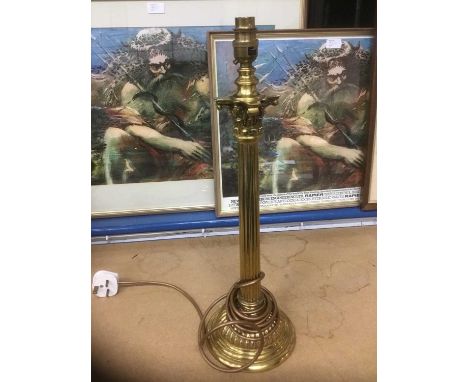 Brass Corinthian column table lamp, total height 52cm