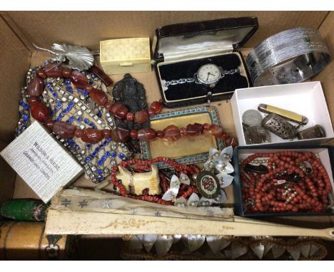 Vintage costume jewellery and bijouterie including antique coral beads, other bead necklaces, brooches, gilt metal chains etc