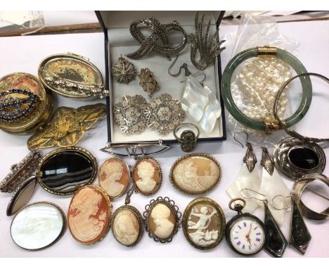 Group antique and later jewellery to include 9ct gold mounted cameo, other cameos and brooches, silver jewellery, green hard 