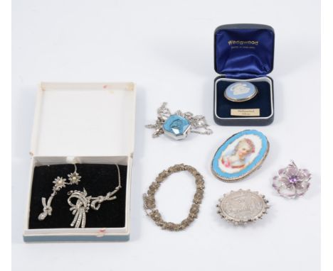 Vintage jewellery, a Wedgwood jasper ware plaque set in silver, an oval porcelain plaque of a lady in period costume, 58mm x 
