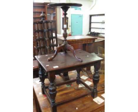 Mahogany tripod wine table, together with a stained rectangular lamp or side table. (2)(B.P. 24% incl. VAT)