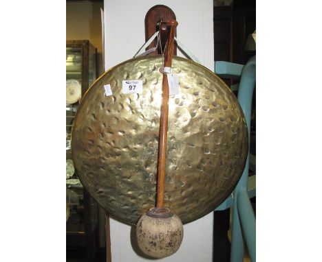 Brass dinner gong with striker and wooden wall bracket. (B.P. 24% incl. VAT)