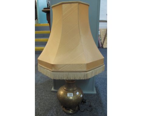 Engraved Indian brass vase shaped table lamp base with shade.(B.P. 24% incl. VAT)