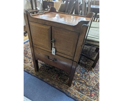A George III mahogany tray top commode. W-54cm, D-48cm, H-76cm.
