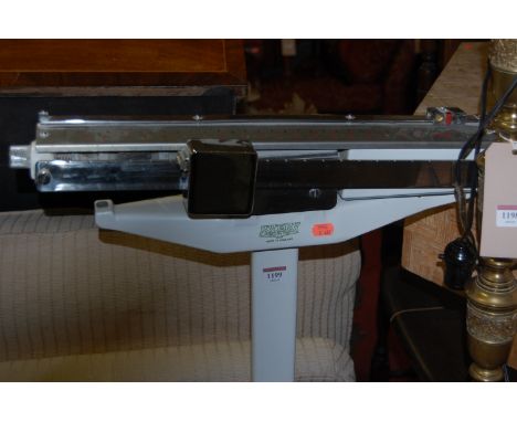 A set of cast iron Avery weighing scales