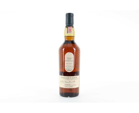 LAGAVULIN DISTILLERY EXCLUSIVE CASK STRENGTH 2010 RELEASE ISLAY SINGLE MALT  52.5% ABV / 70cl  The Islay distillery of Lagavu