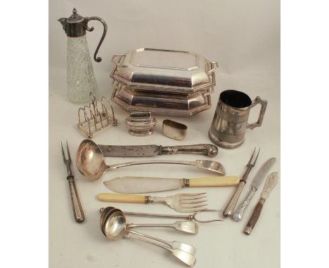 A collection of silver plated items, to include a claret jug, table lighter, serving dishes, cased cutlery etc, together with