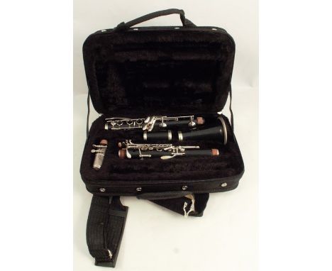 A clarinet, marked B&amp;H 400 made for Boosey &amp; Hawkes, cased