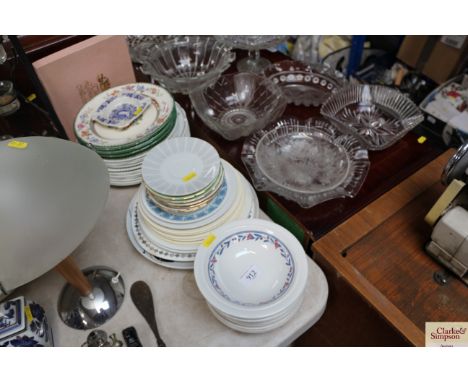 A quantity of various plates and bowls to include Queen Anne, Silver Jubilee ashtray, Copeland Spode Chinese rose patterned p