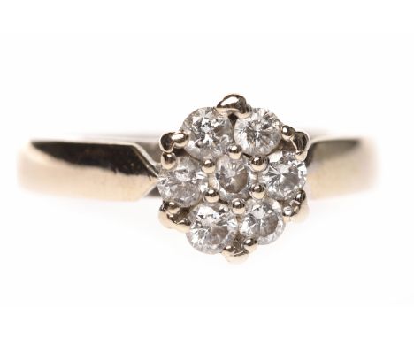 EIGHTEEN CARAT GOLD DIAMOND CLUSTER RINGthe diamond daisy motif bezel set with round diamonds, size K, 4.7g