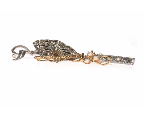 EARLY TWENTIETH CENTURY NINE CARAT GOLD PERIDOT AND SEED PEARL BROOCHwith swagged split pearl set sections and central round 