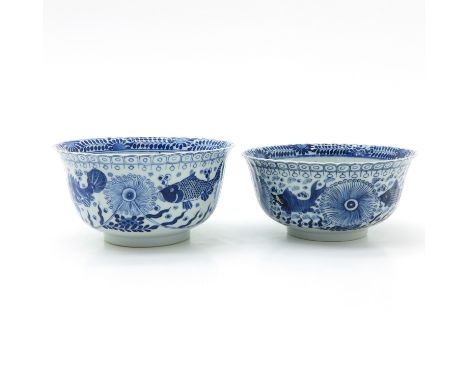 Blue and white decor depicting fish and other sea creatures,Kangxi, marked on bottom with double ring and 4 characters, 18 cm