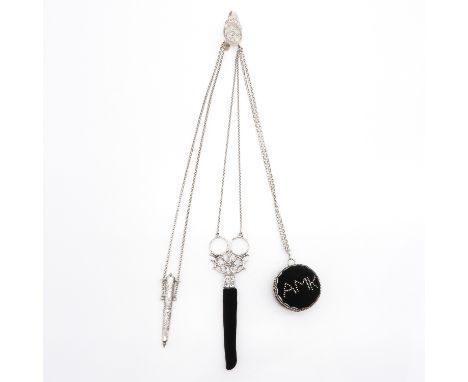 Including pin cushion, knitting needle case and scissors.