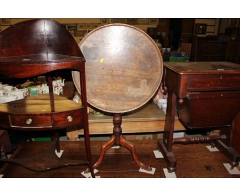 A Georgian mahogany tripod occasional table 