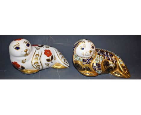A Royal Crown Derby Paperweight, Harbour Seal, limited edition 402/4500, John Ablit signature in gold, gold stopper, certific