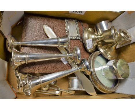 A set of six silver teaspoons, Sheffield 1952, cased; a pair of silver salt spoons, Sheffield 1805/06; others, napkin rings, 