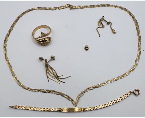 A quantity of yellow metal and gold jewellery. Comprising a tri-colour 9ct gold v shaped necklace (hallmarked - approximate w