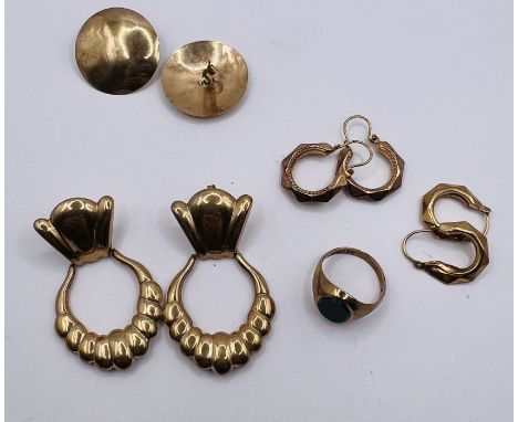 A selection of 9ct gold and yellow metal jewellery. Comprising 3 pairs of&nbsp; 9ct gold earrings (two pairs of creoles and a