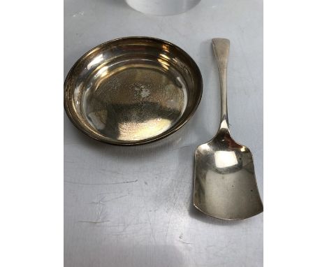 Hallmarked silver items: A silver pin dish and silver spoon/shovel (approx 51g)