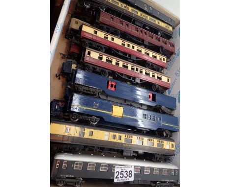Triang / Lima OO Gauge 18x Assorted Passenger Coaches Unboxed