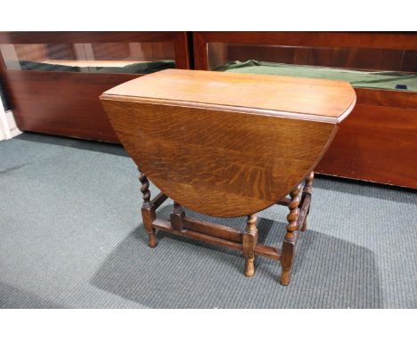 A Mid 20th Century Oak Oval Topped Drop Leaf Gate Leg Barley Twist Table, 89cms Wide 