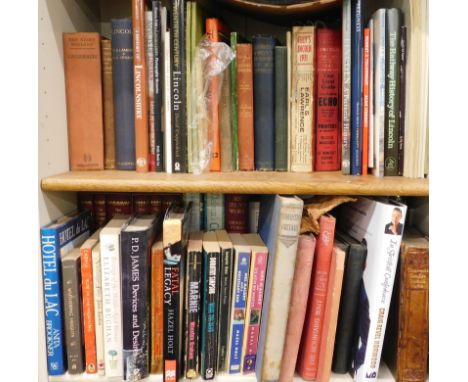 A quantity of Lincoln related books, to include guide books, Kellys directories for 1952 and 1971, early 20thC photograph boo