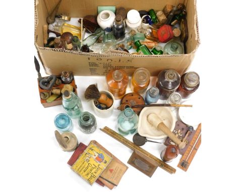 Various bygones collectables, etc., chemist bottles, small pestle and mortar, pharmaceutical bottles, 12cm high, of shouldere