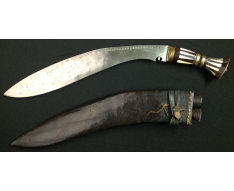 Gurkha Kukri Knife with 385mm long blade with stamped decoration to one side while the other side has gilt decoration. No mak