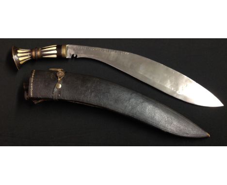 Gurkha Kukri Knife with 385mm long blade with stamped decoration to one side while the other side has gilt decoration. No mak