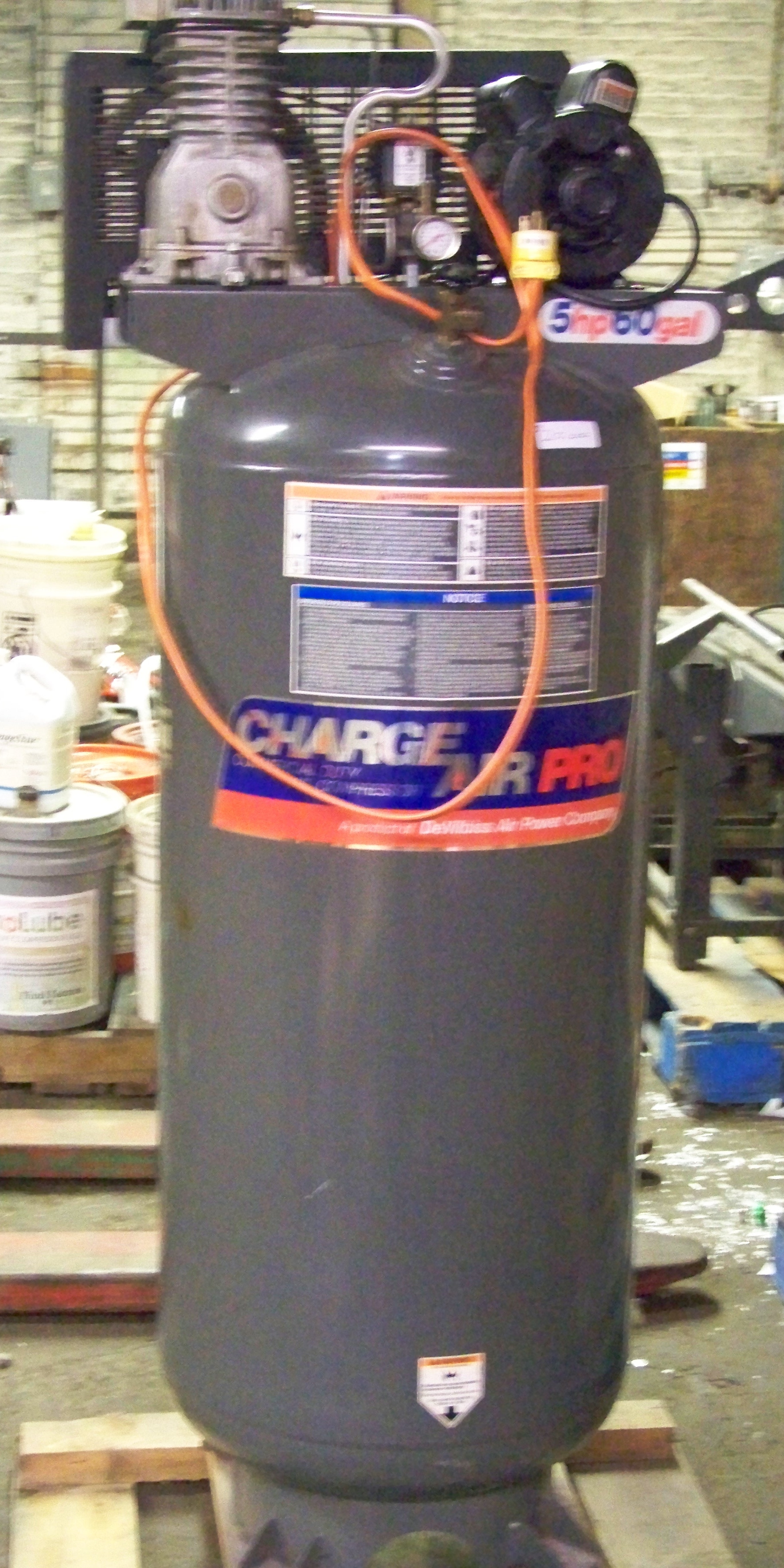 charge air pro 5 hp 60 gal stand up air compressor not tested