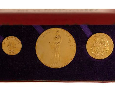 FIRST GOLD COINAGE OF POLYNESIA COIN SET,  comprising three coins, one of 250 proof sets struck in fine gold  Qty: 60g gross