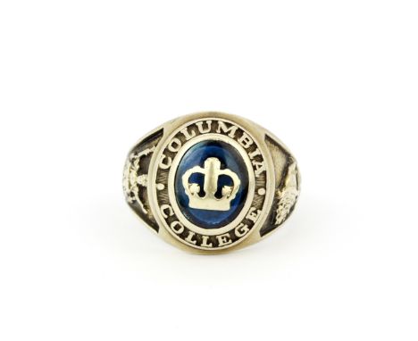 A heavy 10ct yellow gold and enamel gent's college ring, (v). Gross weight approx. 16gr.&nbsp;
