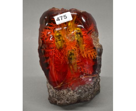 A large boulder of faux amber with insects, H. 23cm.
