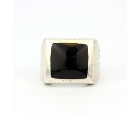 A heavy 925 silver Mexican vintage gent's signet ring, (R ). Approx. 16.2gr.