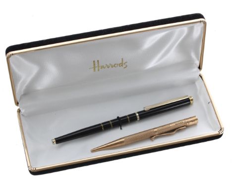 Baker's Perm-Point 9ct engine turned pencil, Birmingham 1957, 18.8gm;&nbsp;with a boxed Harrods pen (2) 