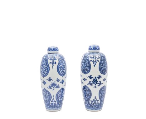 h max cm 29,3They are finely painted in underglaze blue on both the body and the cover with floral branches among lobed folia