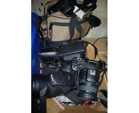 Assorted digital and compact cameras including a Sony CMOS and a Samsung Pro815 etc. UK mainland P&P would be £28+VAT