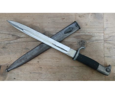 A German Third Reich K98 Parade bayonet by Rich A Herder, blade length 24.5cm, textured black bakelite grip, metal scabbard t