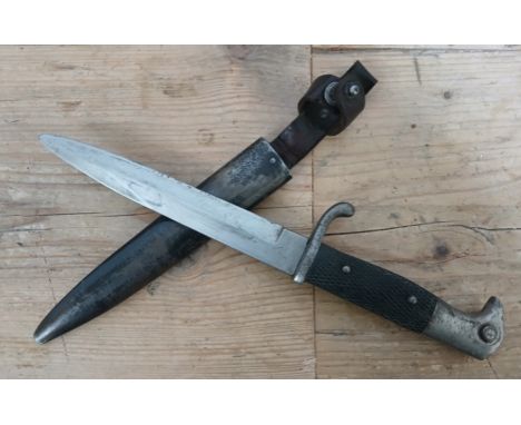 An Imerial German WWI Officer's trench/fighting knife by Carl Eickhorn, 15cm blade, textured black bakelite grip, metal scabb
