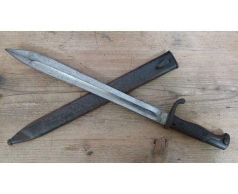 An Imperial German 1898/05 pattern bayonet by Waffenfrabrik, blade length 37cm, wooden grip, metal scabbard, total length 52c