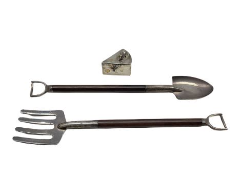 Silver Links of London novelty  box in the form of a cheese with cat and mouse 4cm x 5cm and a silver mounted novelty spade a